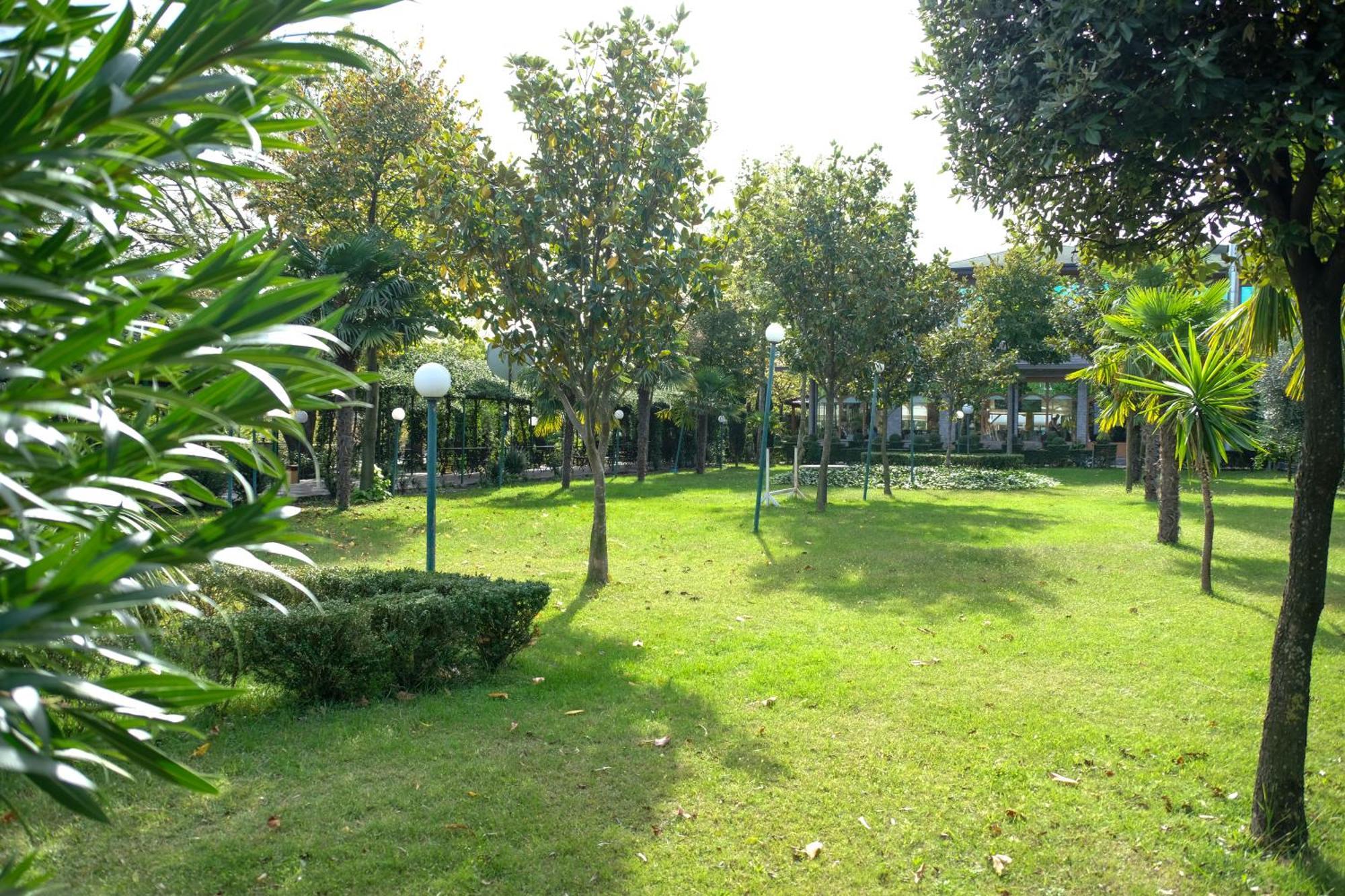 שקודר Buna Park Hotel מראה חיצוני תמונה